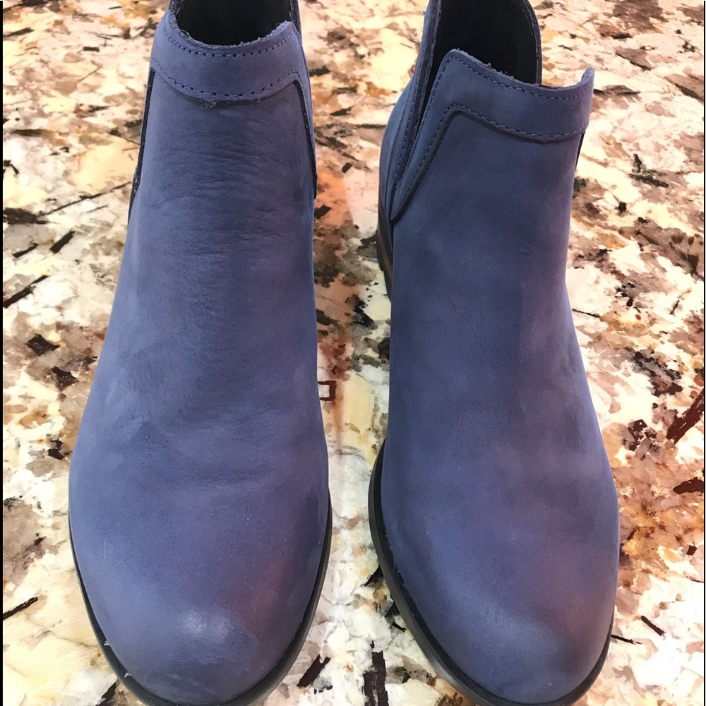 NWOTOB Ladies Booties size 8